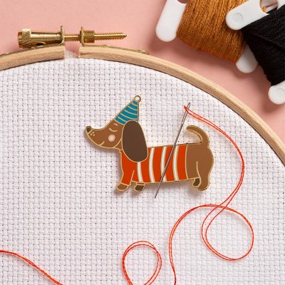 Sausage Dog Dachshund - Needle Minder